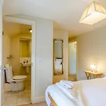 5 Bed In Oc-79016 * Whitby
