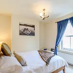 5 Bed In Oc-79016 * Whitby