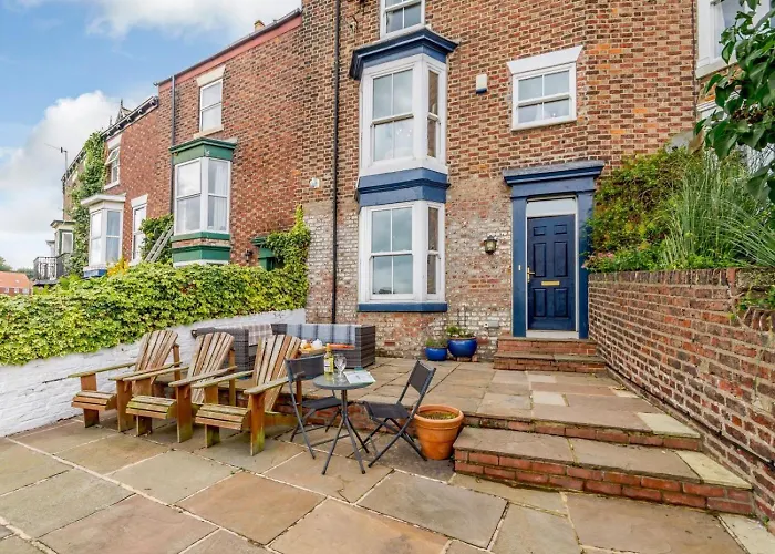 5 Bed In Oc-79016 * Whitby