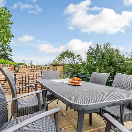5 Bed In Oc-79016 * Whitby